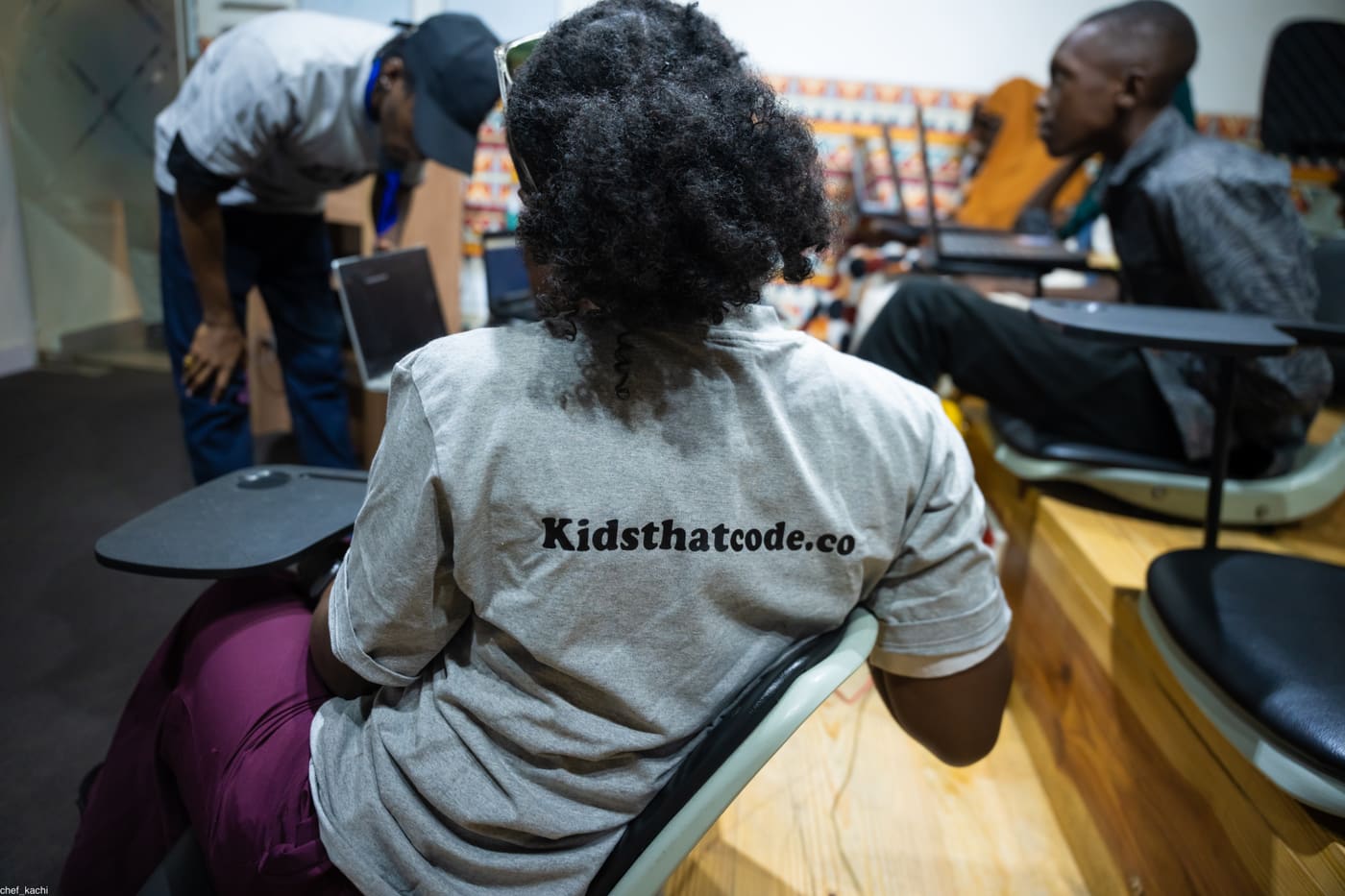 A KTC mentor working with students